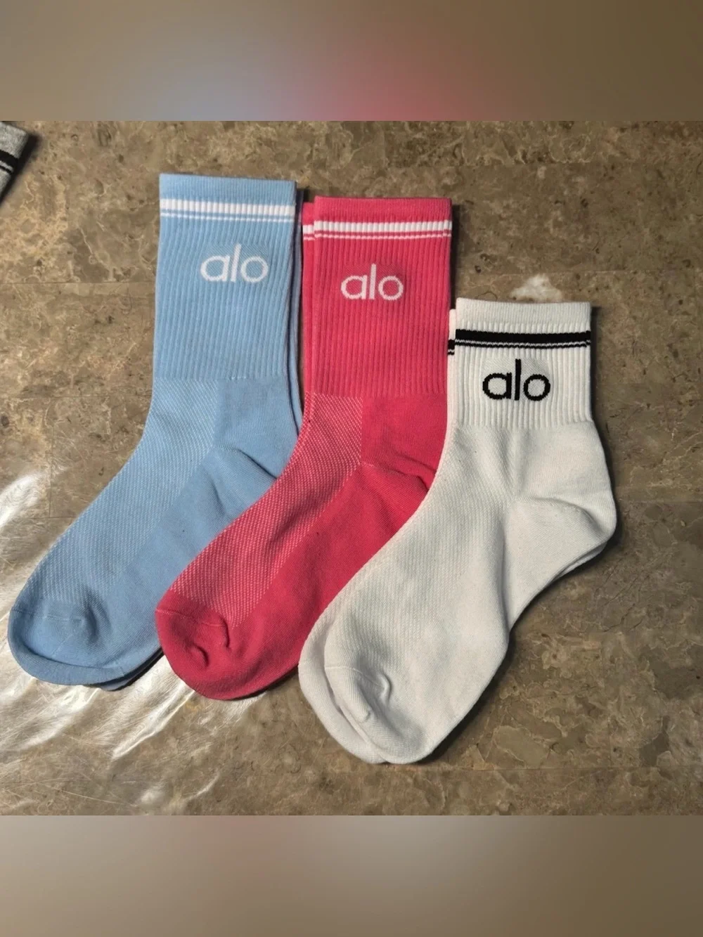 Women’s Alo Socks 3 pairs Packaging states size Large but they fit sizes 6-11